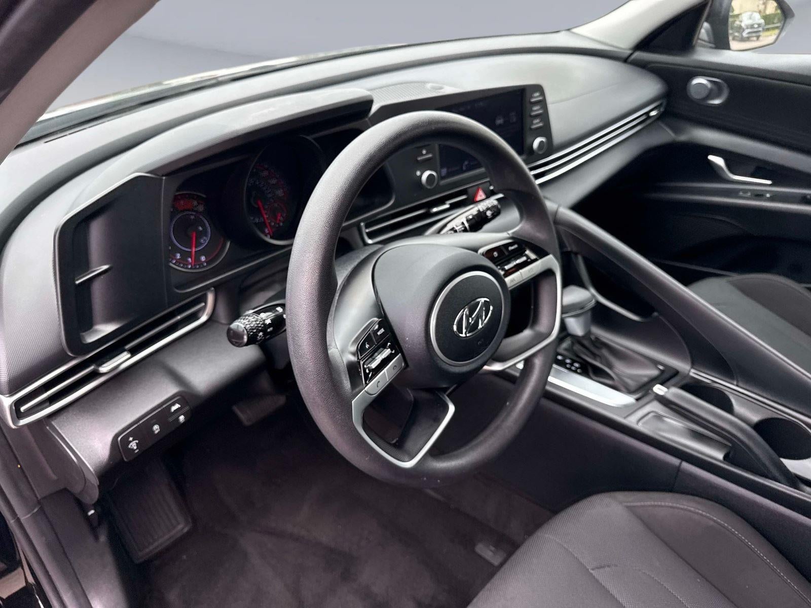 2022 Hyundai ELANTRA SE