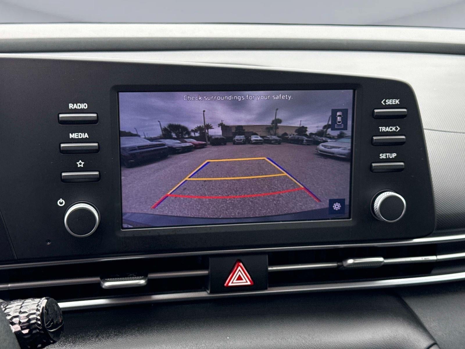 2022 Hyundai ELANTRA SE