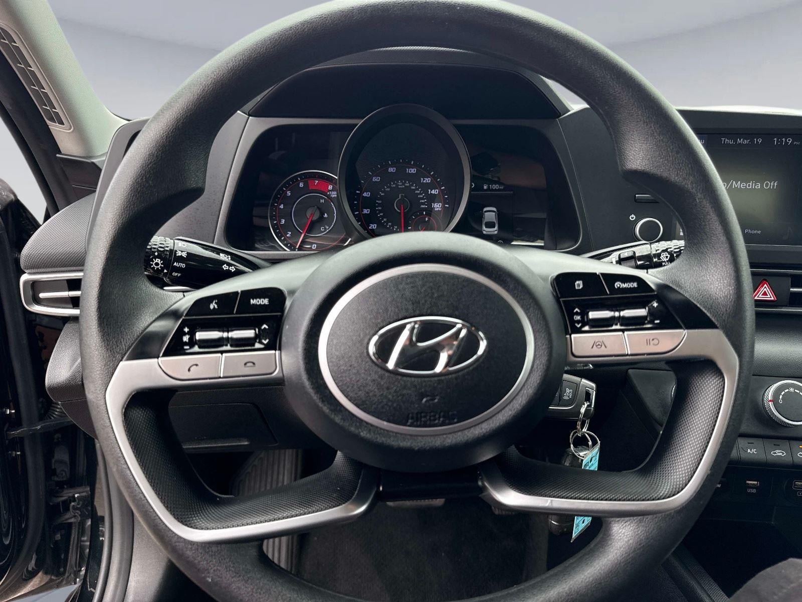 2022 Hyundai ELANTRA SE