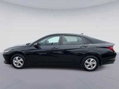 2022 Hyundai ELANTRA SE