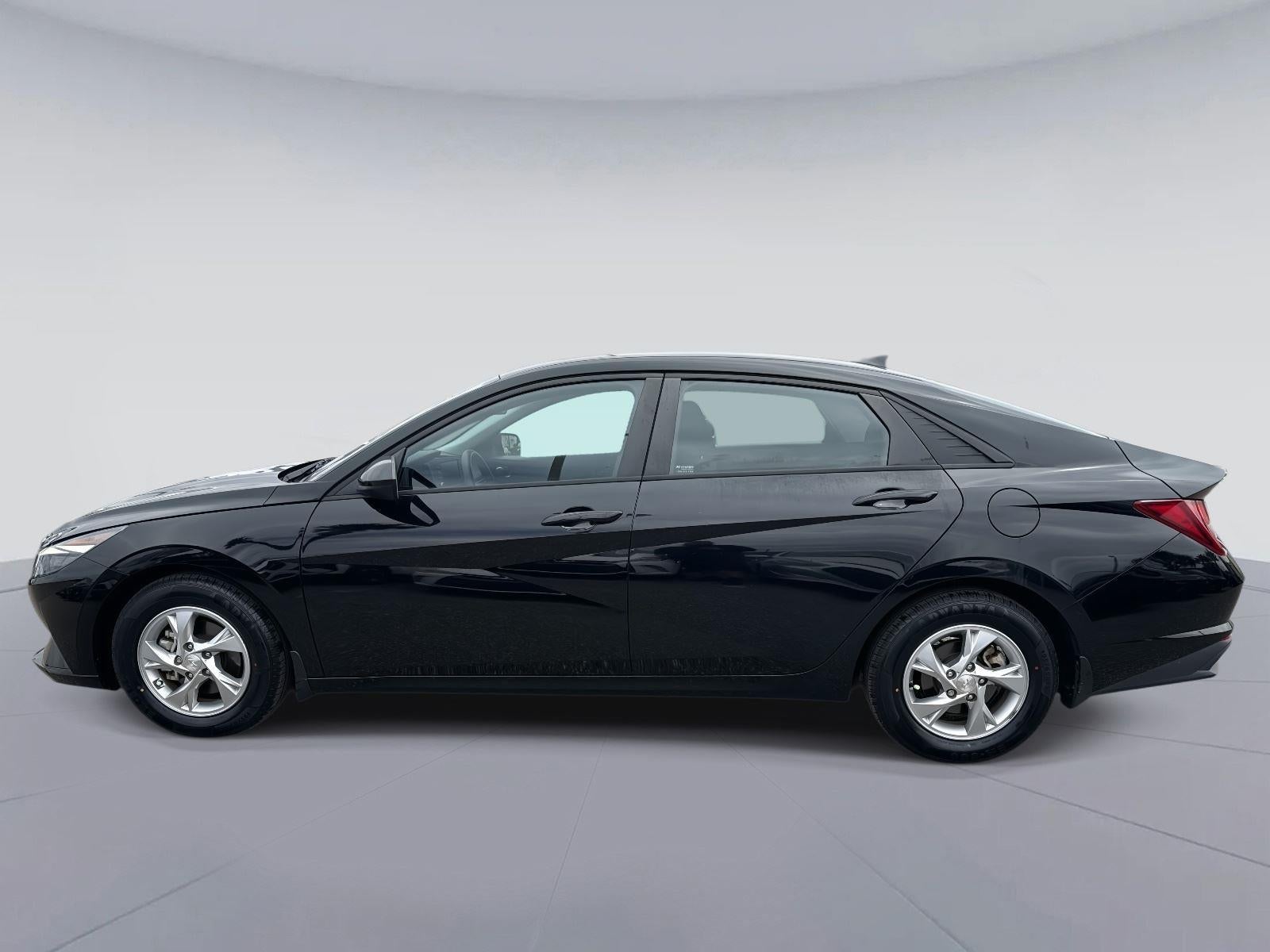 2022 Hyundai ELANTRA SE