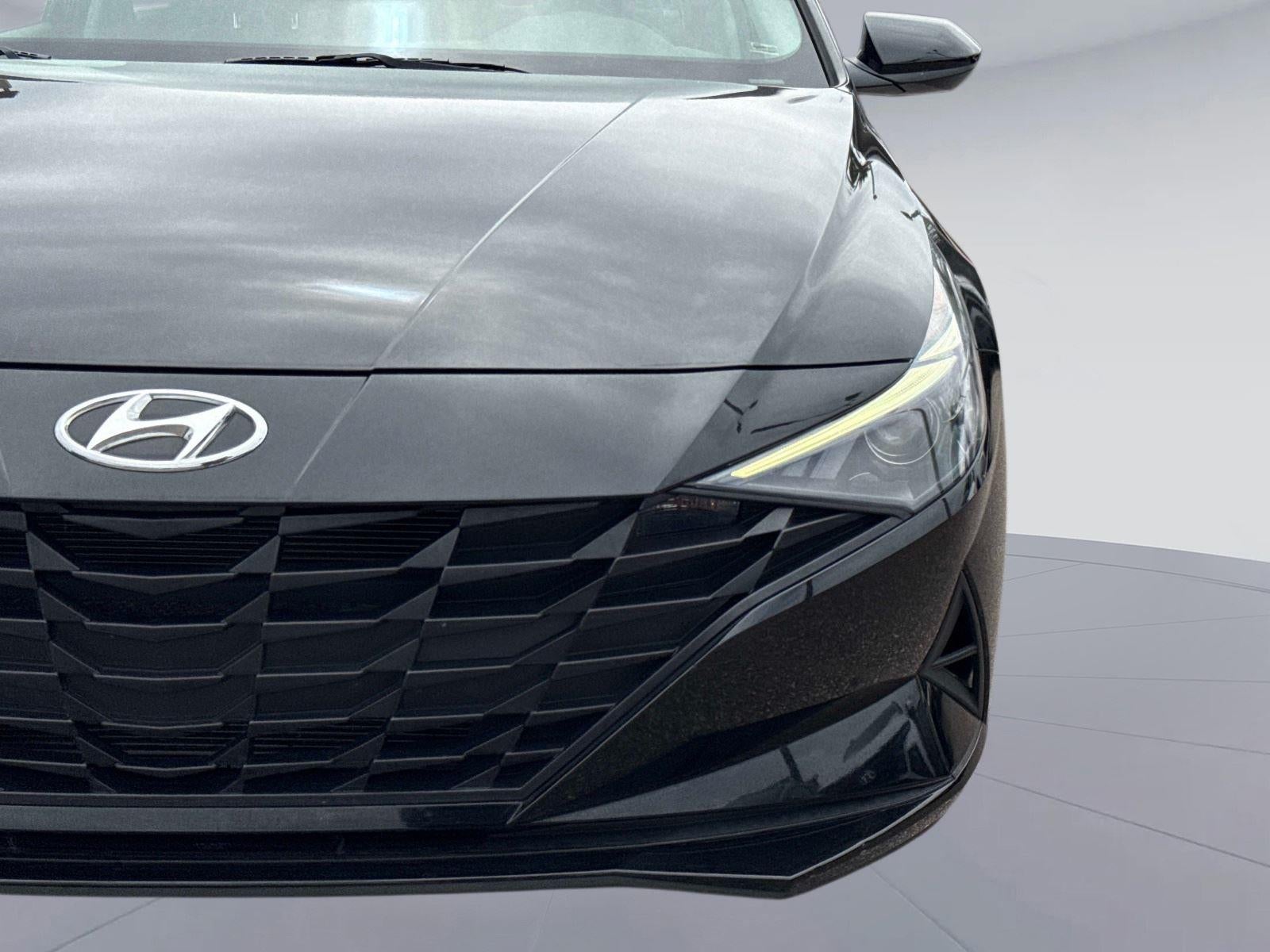 2022 Hyundai ELANTRA SE