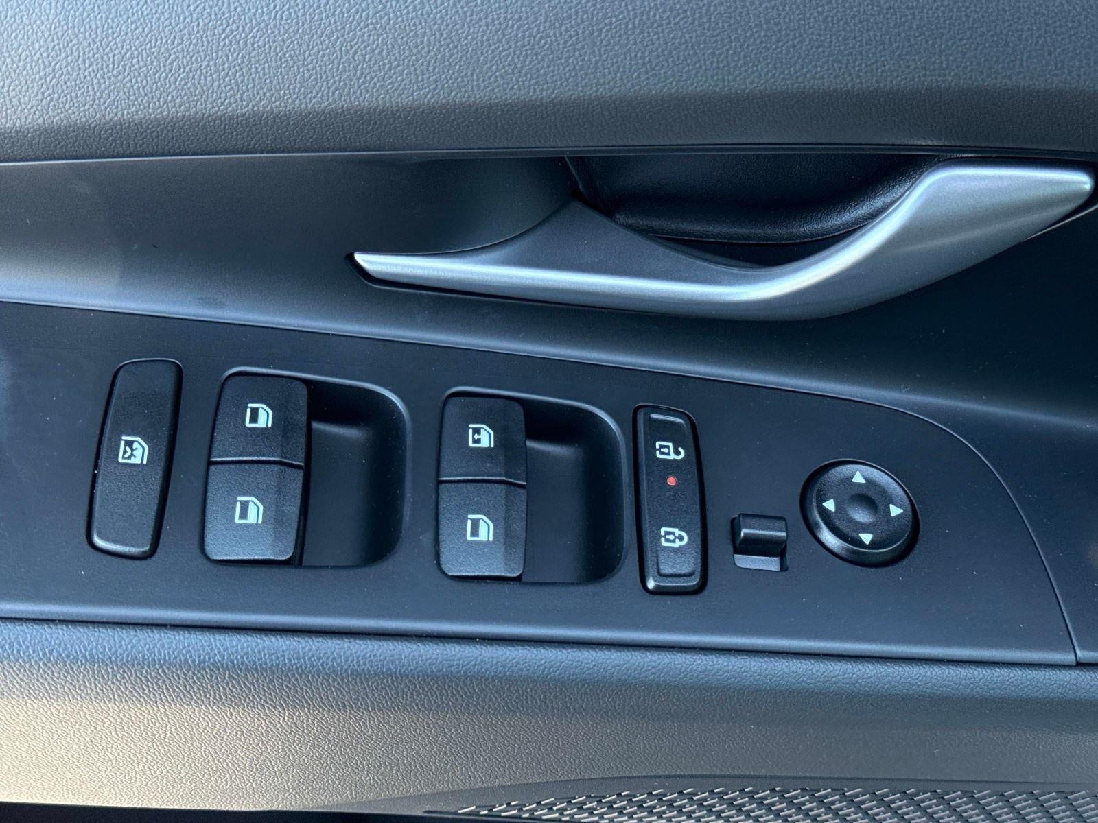 2026 Hyundai ELANTRA SE SE