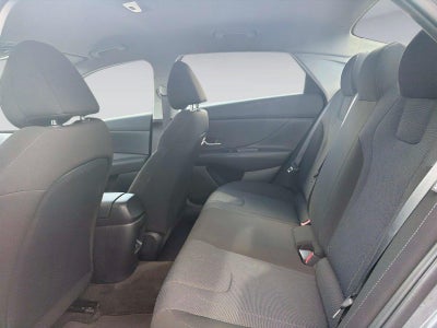 2024 Hyundai ELANTRA SE