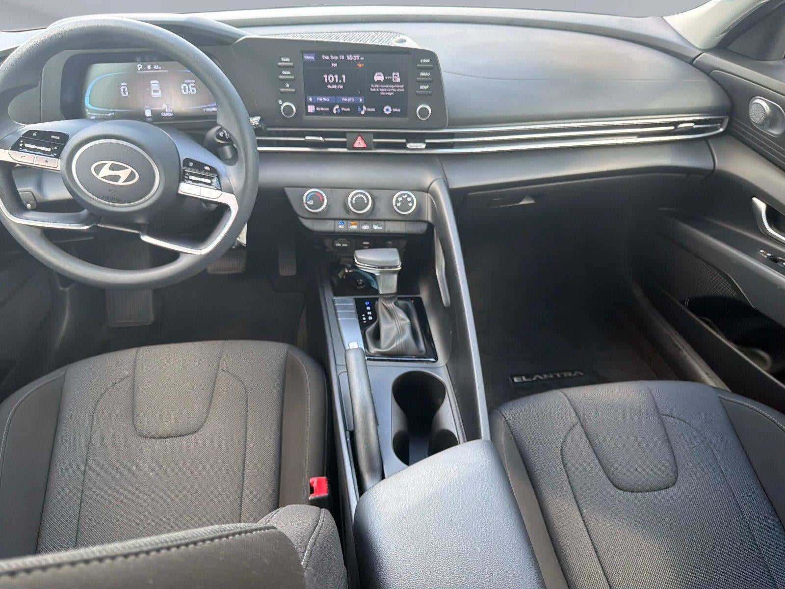 2024 Hyundai ELANTRA SE
