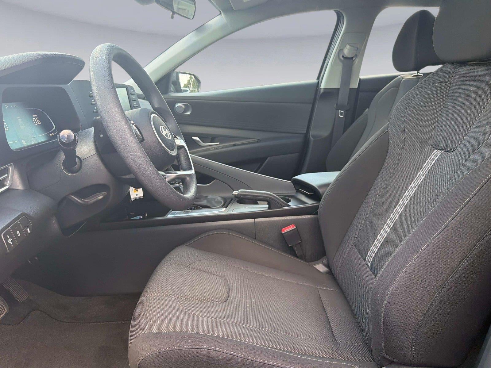 2024 Hyundai ELANTRA SE