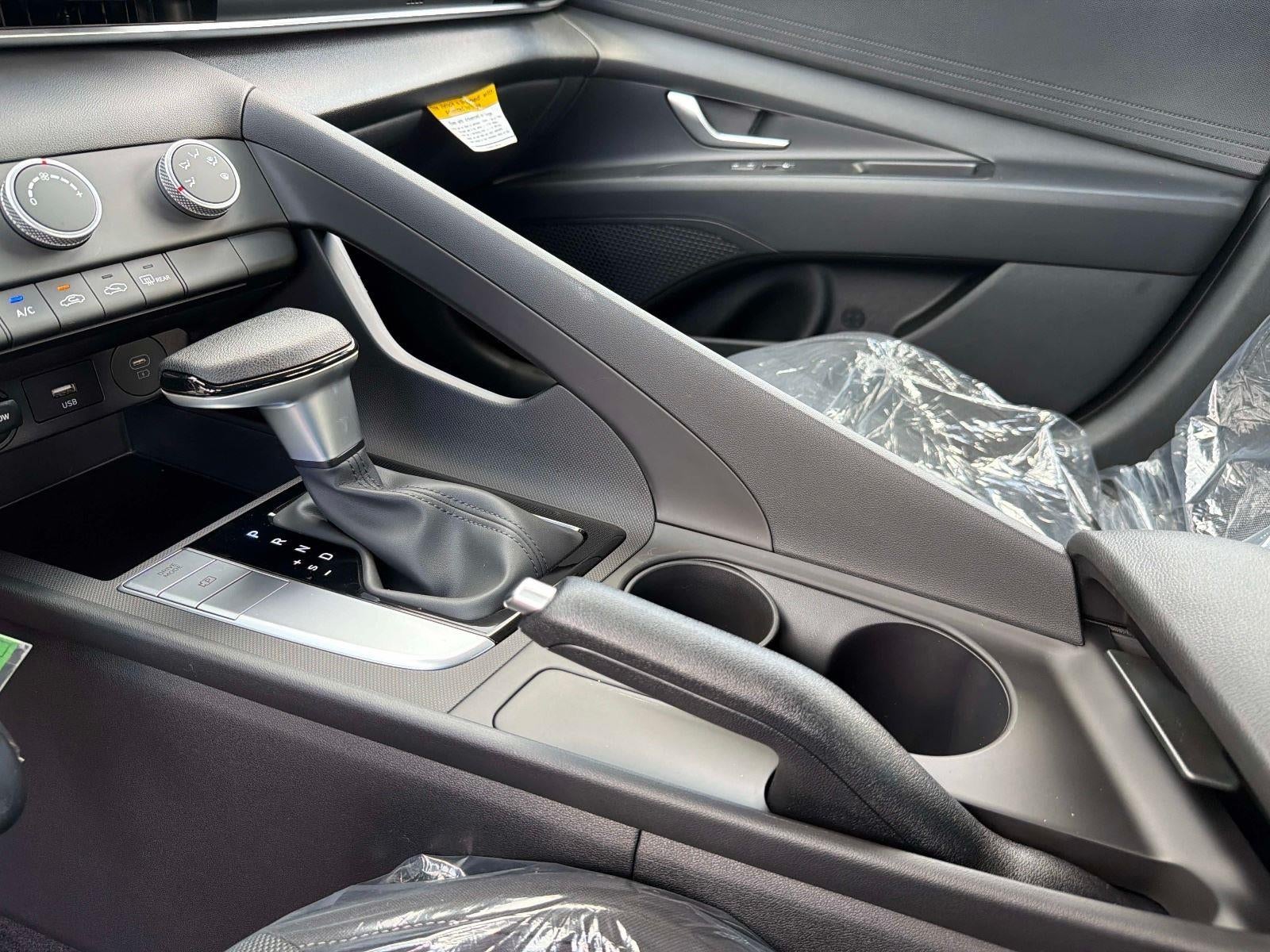 2026 Hyundai ELANTRA SE SE