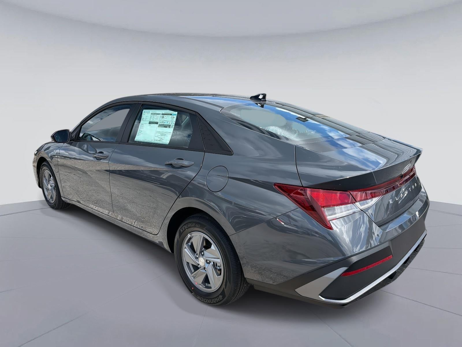 2026 Hyundai ELANTRA SE SE