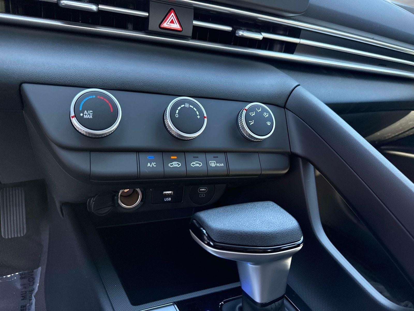 2026 Hyundai ELANTRA SE