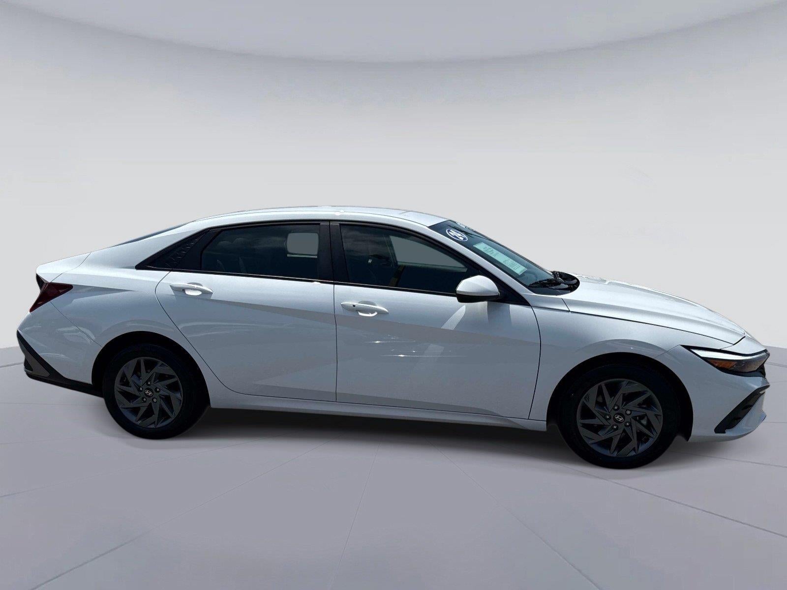 KMHLM4DG4RU757677