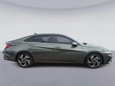 2025 Hyundai ELANTRA Limited