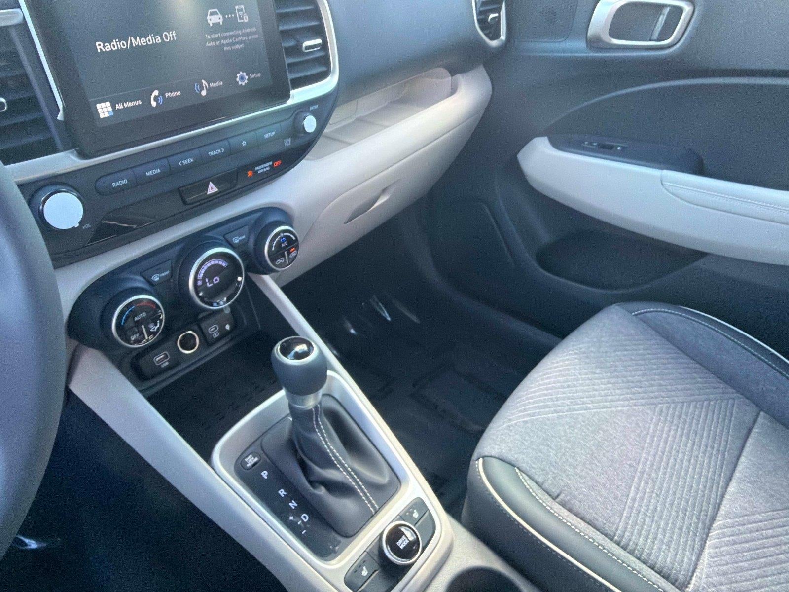 2026 Hyundai VENUE SEL W/Two-Tone Roof