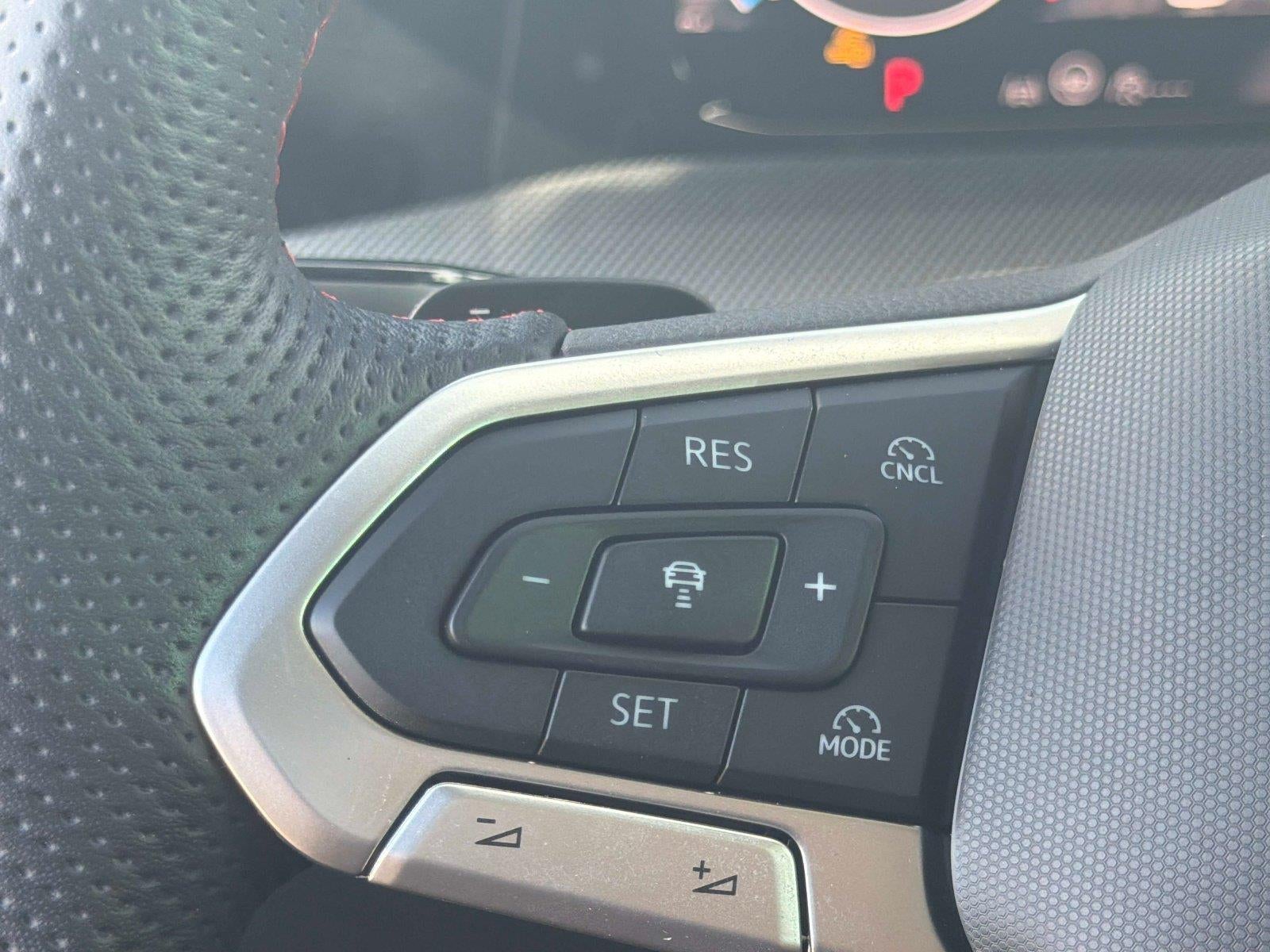 2025 Volkswagen Golf GTI SE