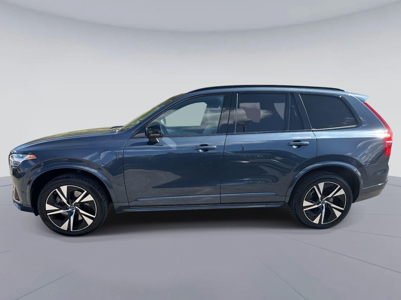 2022 Volvo XC90 Recharge Plug-In Hybrid R-Design