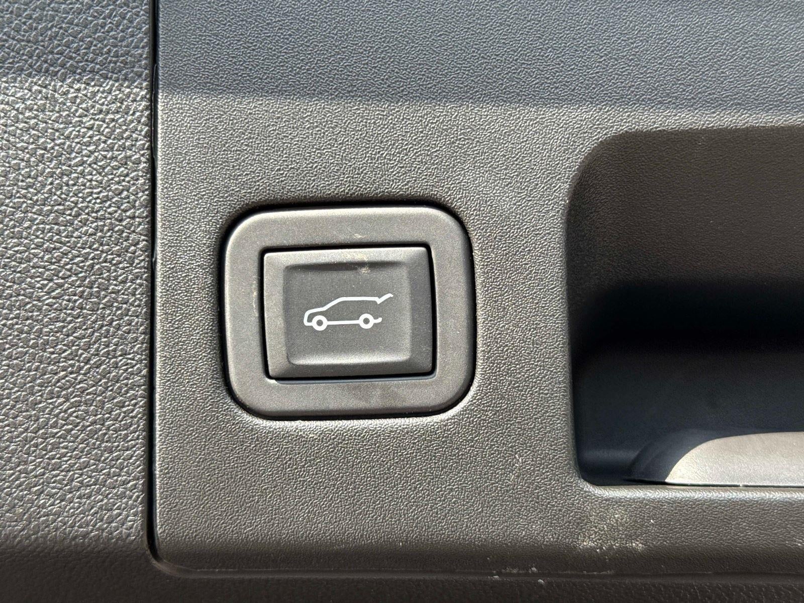2025 Cadillac XT4 FWD Premium Luxury
