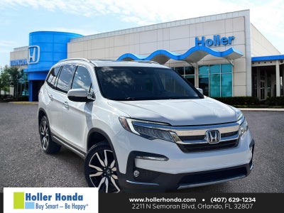 2022 Honda Pilot Touring w/Rear Captain's Chairs