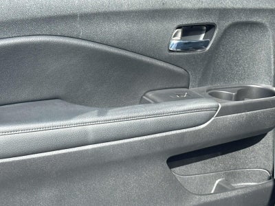 2022 Honda Pilot Touring w/Rear Captain's Chairs