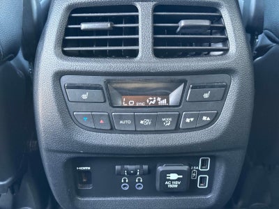 2022 Honda Pilot Touring w/Rear Captain's Chairs