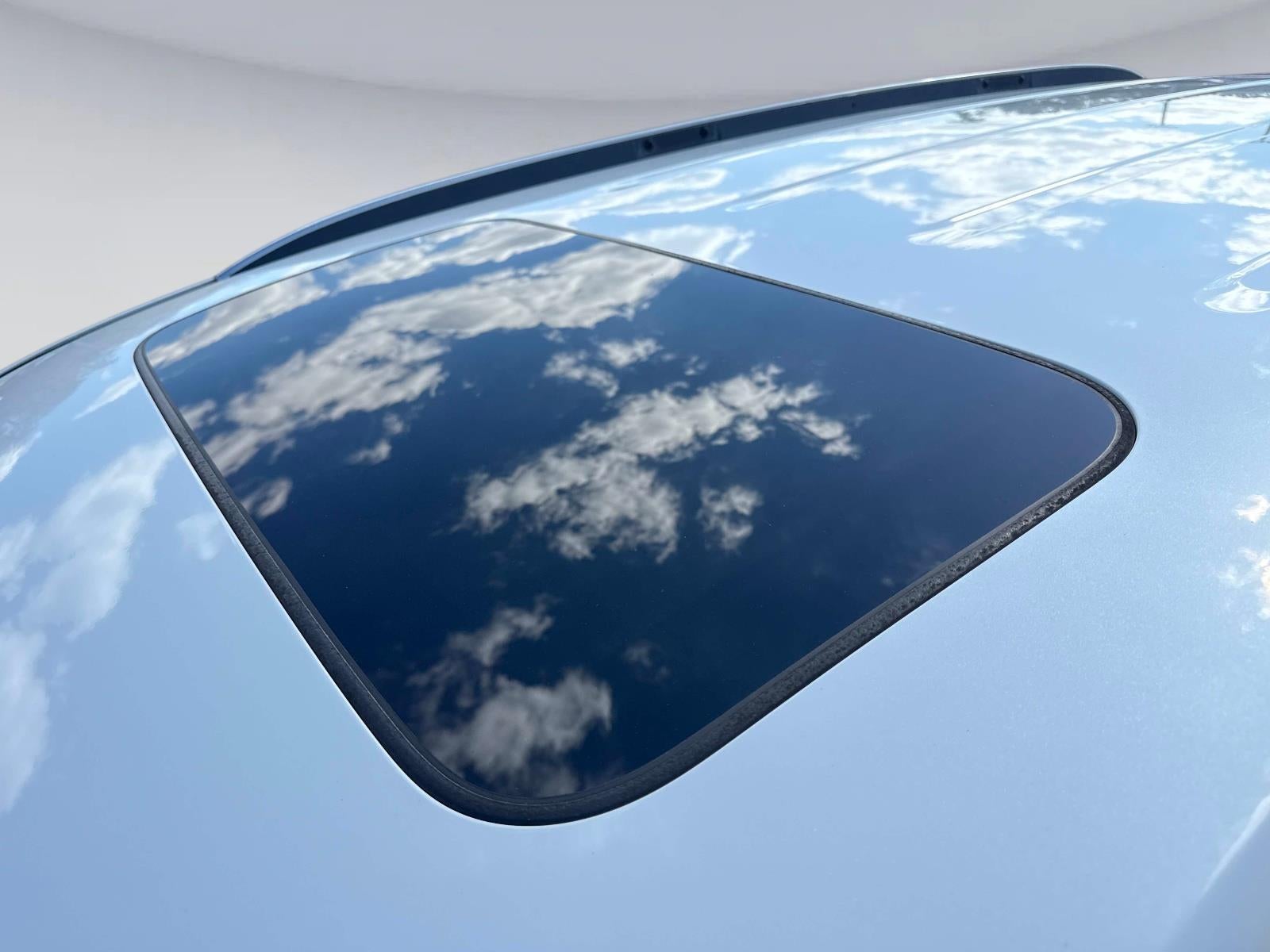 2022 Honda Pilot Touring w/Rear Captain's Chairs