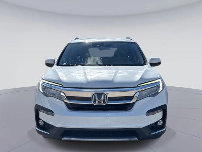 2022 Honda Pilot Touring w/Rear Captain's Chairs