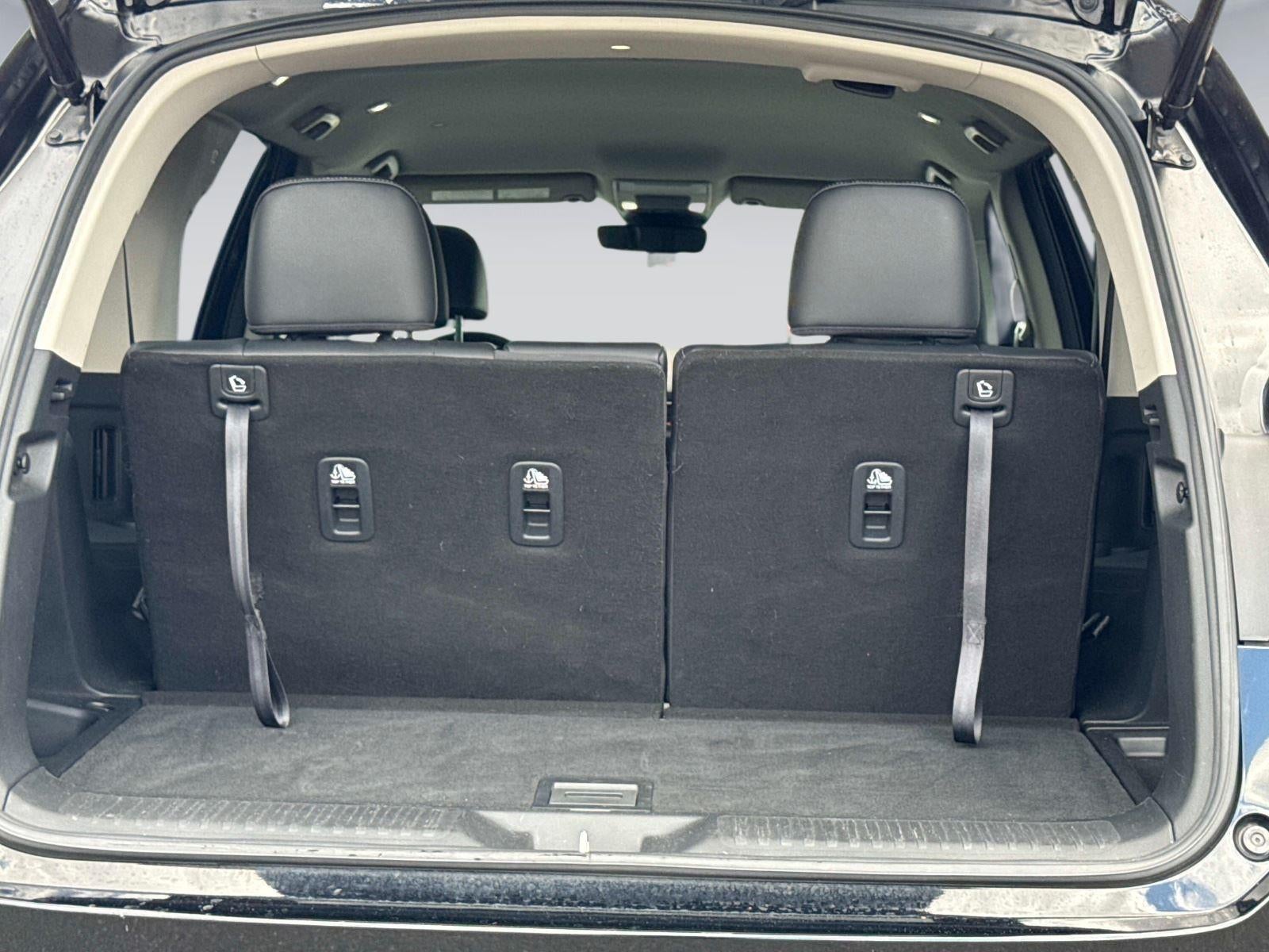 2023 Honda Pilot EX-L w/Rear Captain's Chairs