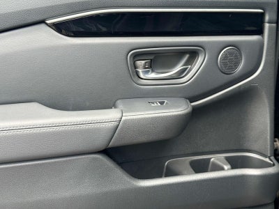 2023 Honda Pilot EX-L w/Rear Captain's Chairs