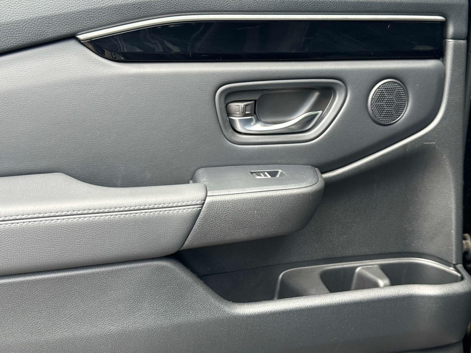 2023 Honda Pilot EX-L w/Rear Captain's Chairs