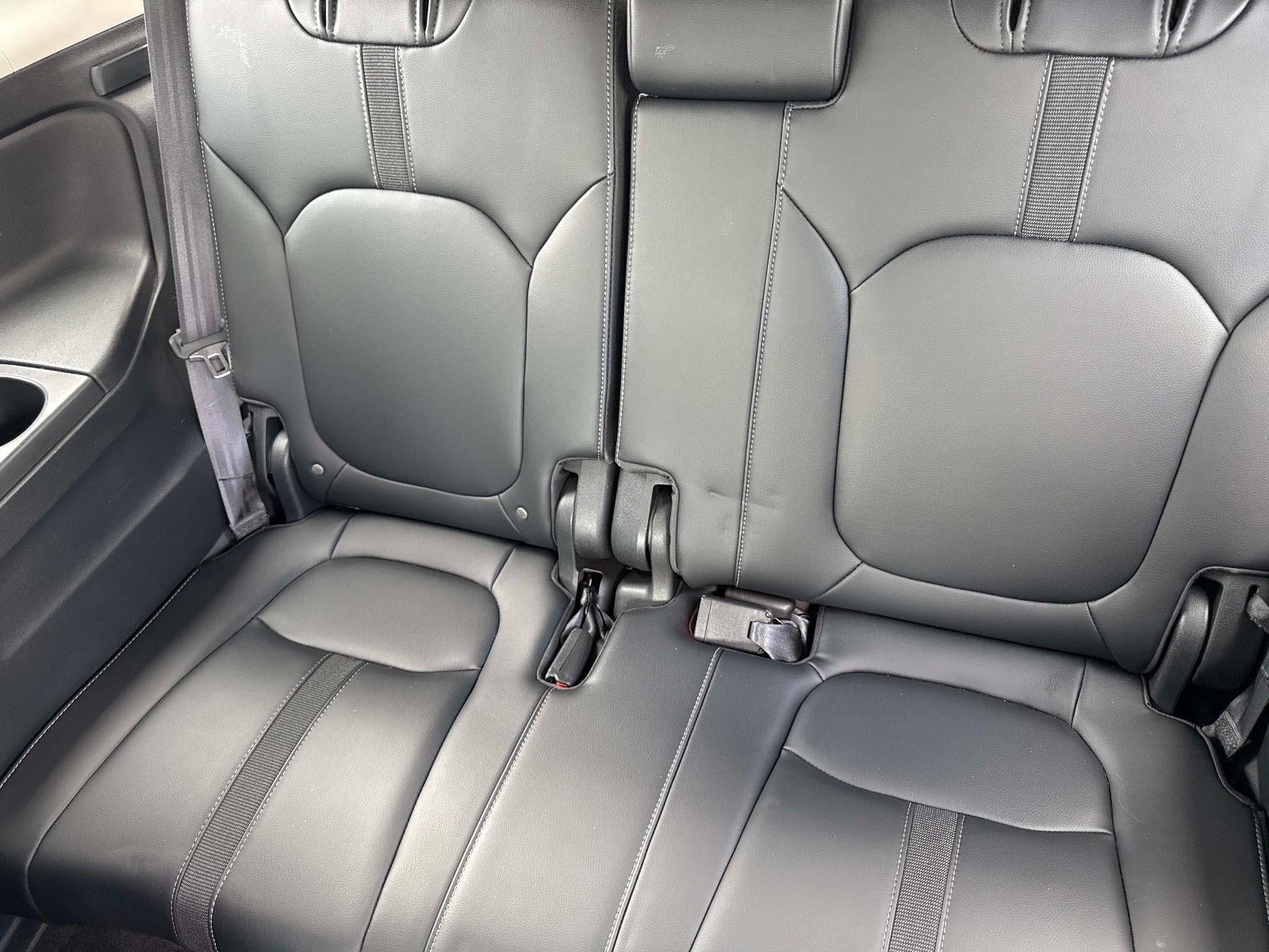 2023 Honda Pilot EX-L w/Rear Captain's Chairs