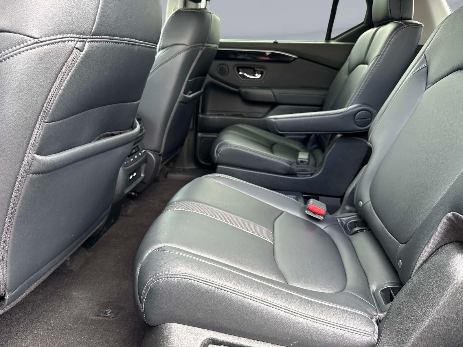 2023 Honda Pilot EX-L w/Rear Captain's Chairs