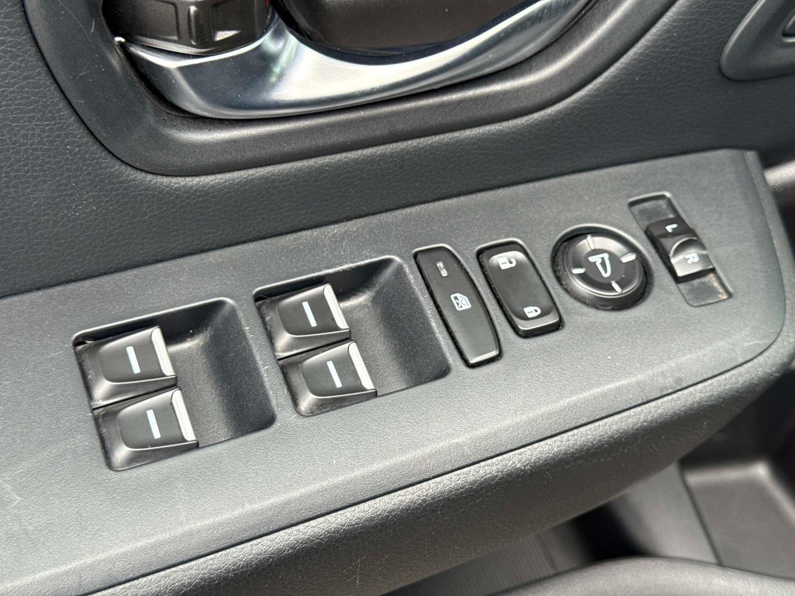 2023 Honda Pilot EX-L w/Rear Captain's Chairs