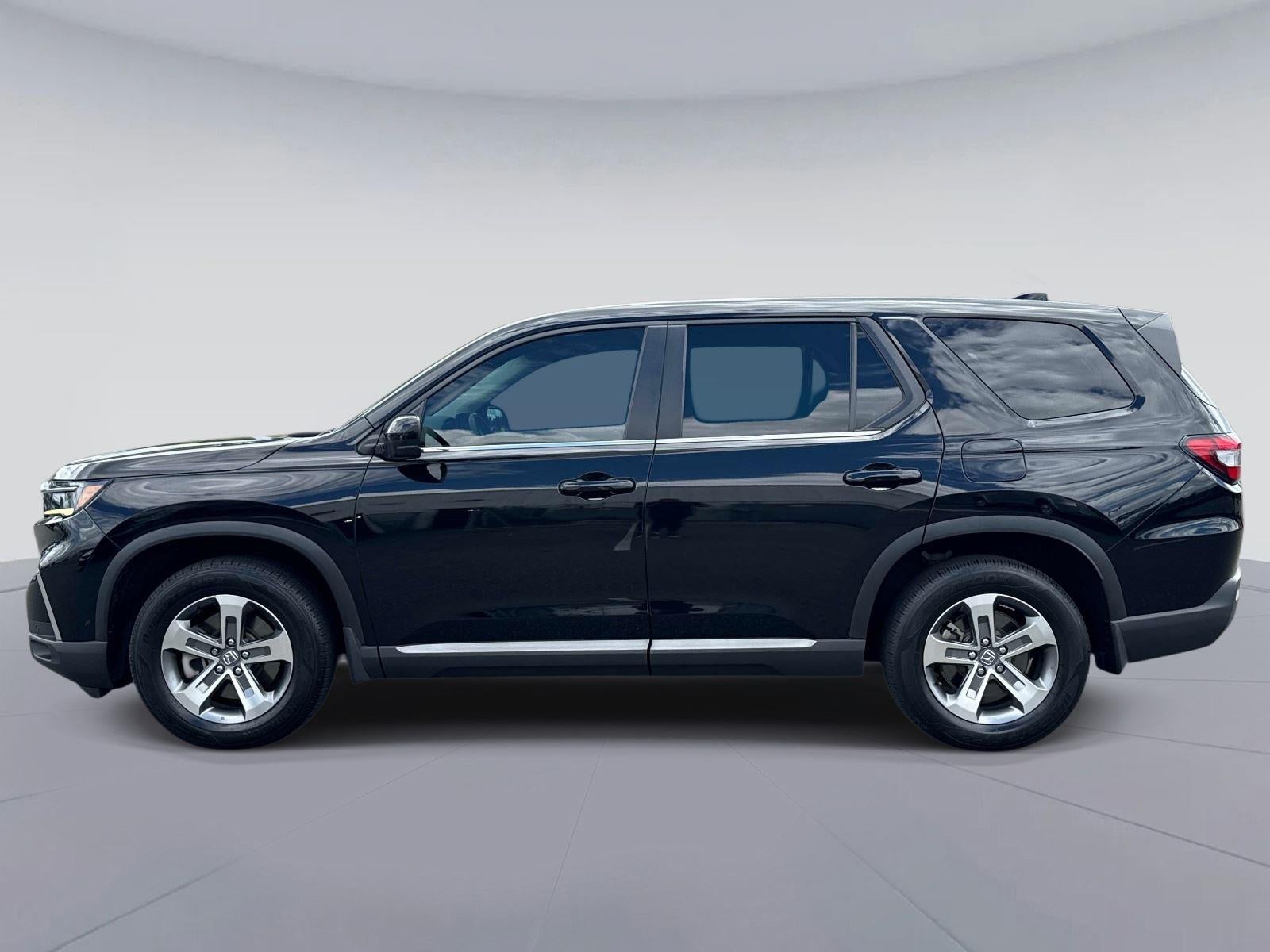 2023 Honda Pilot EX-L w/Rear Captain's Chairs