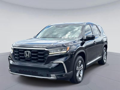 2023 Honda Pilot EX-L w/Rear Captain's Chairs