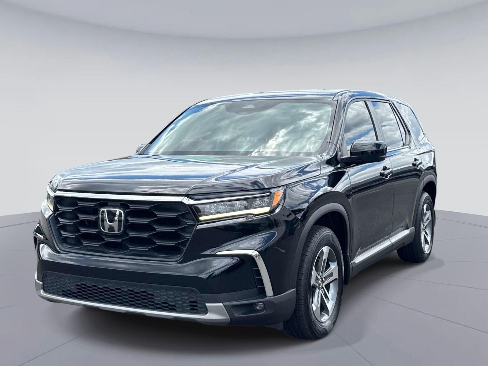 2023 Honda Pilot EX-L w/Rear Captain's Chairs