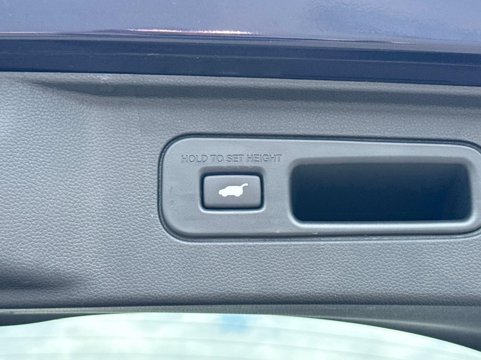 2023 Honda Pilot EX-L w/Rear Captain's Chairs