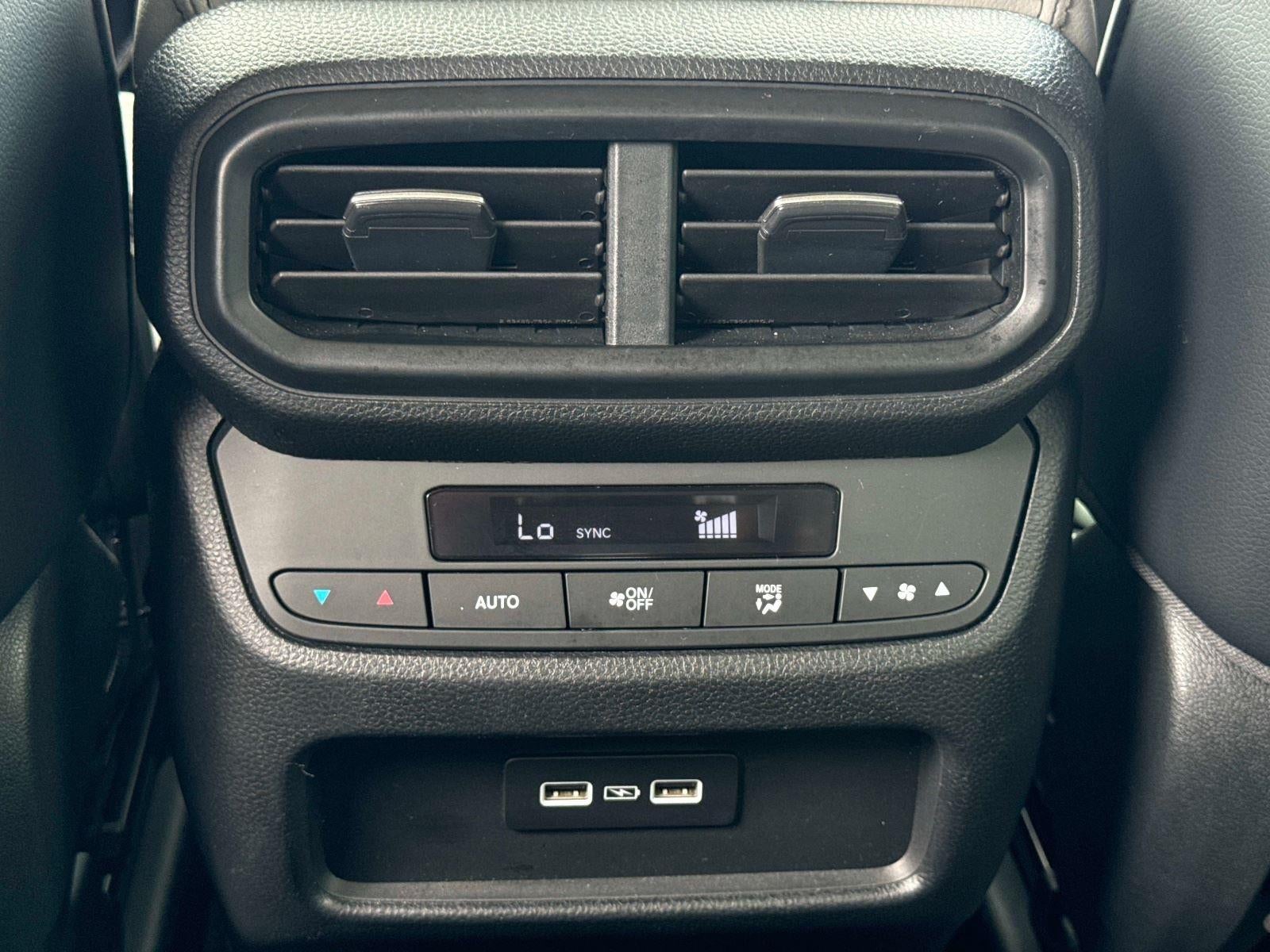 2023 Honda Pilot EX-L w/Rear Captain's Chairs