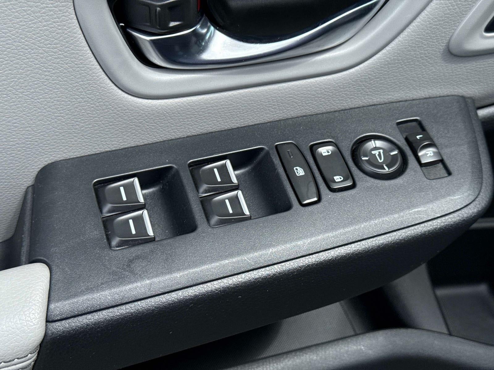 2023 Honda Pilot EX-L w/Rear Captain's Chairs