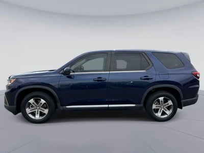 2023 Honda Pilot EX-L w/Rear Captain's Chairs