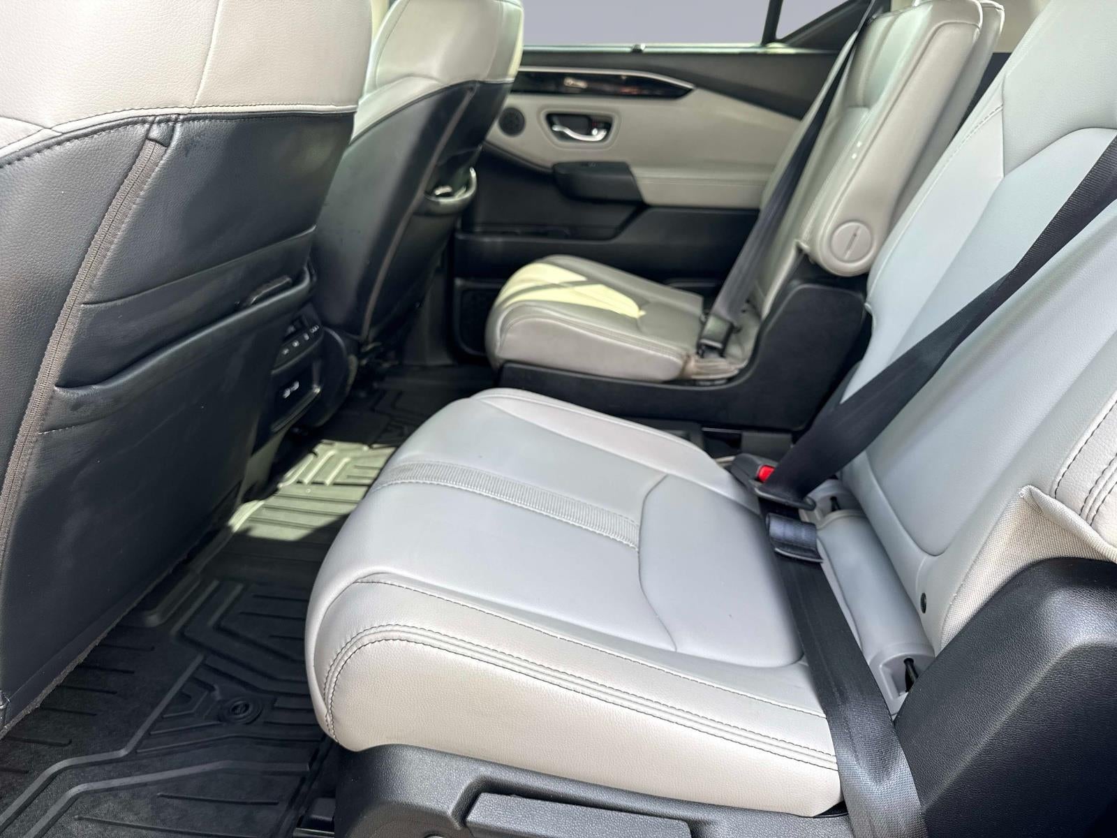 2023 Honda Pilot EX-L w/Rear Captain's Chairs