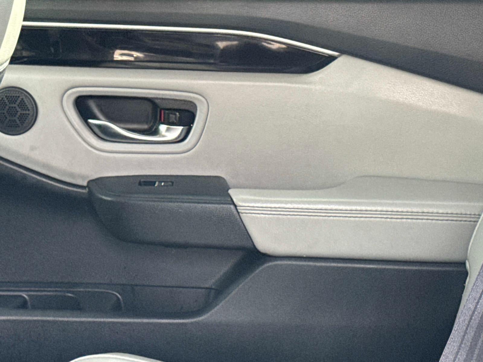 2023 Honda Pilot EX-L w/Rear Captain's Chairs