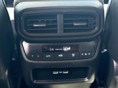 2023 Honda Pilot EX-L w/Rear Captain's Chairs