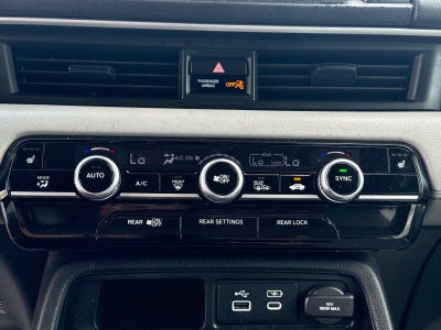 2023 Honda Pilot EX-L w/Rear Captain's Chairs