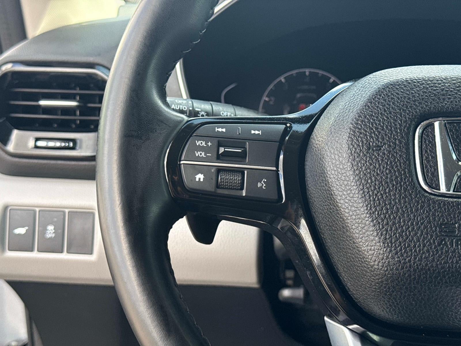 2023 Honda Pilot EX-L w/Rear Captain's Chairs