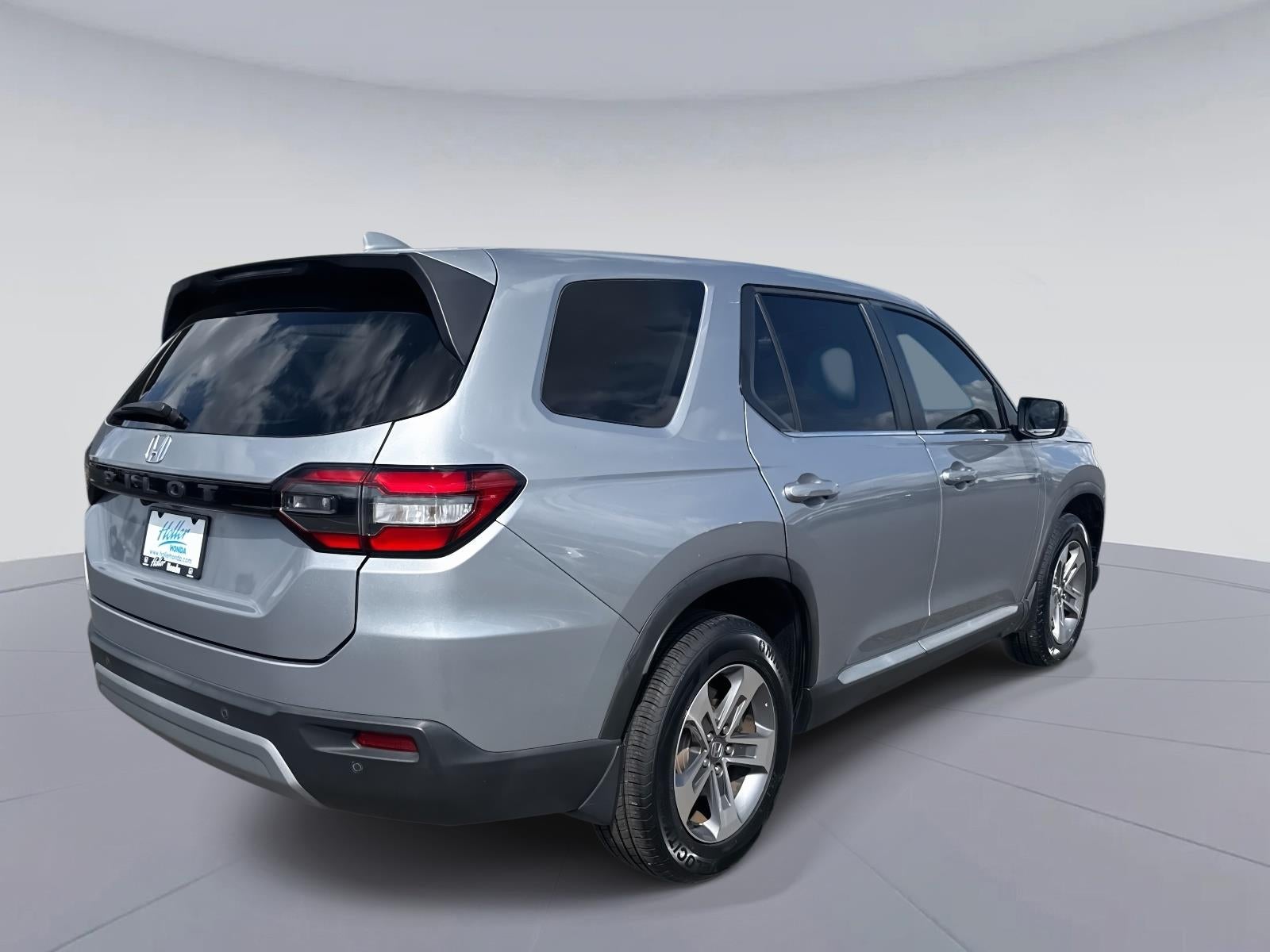 2023 Honda Pilot EX-L w/Rear Captain's Chairs