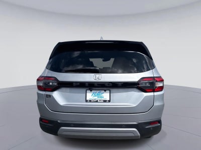 2023 Honda Pilot EX-L w/Rear Captain's Chairs