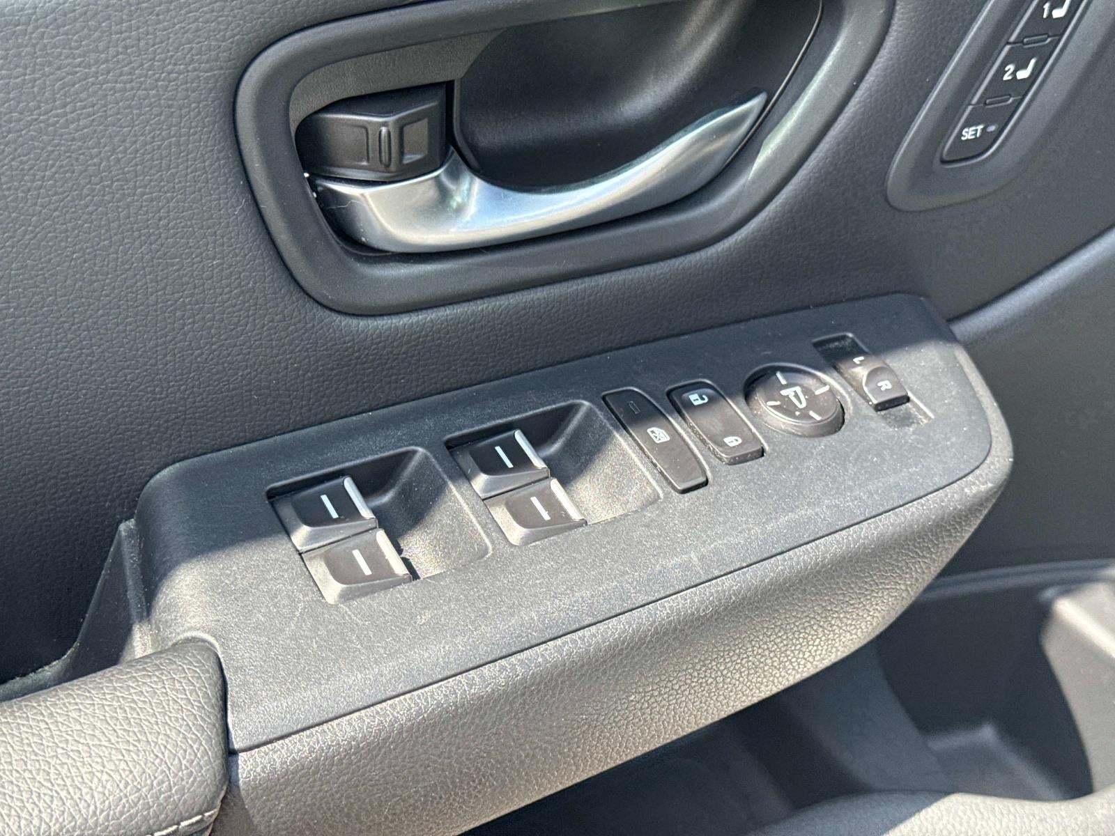 2024 Honda Pilot EX-L w/Rear Captain's Chairs