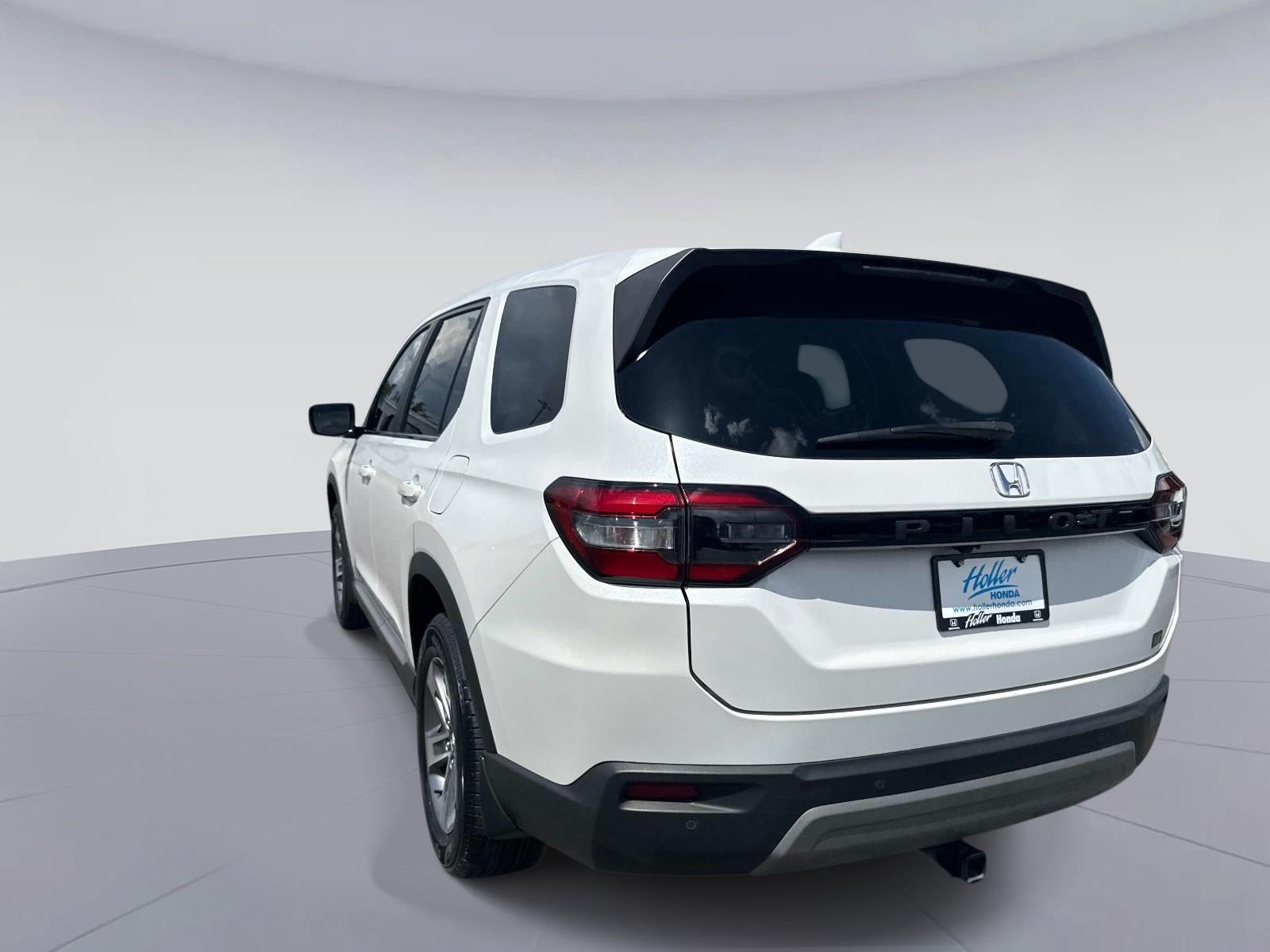2024 Honda Pilot EX-L w/Rear Captain's Chairs