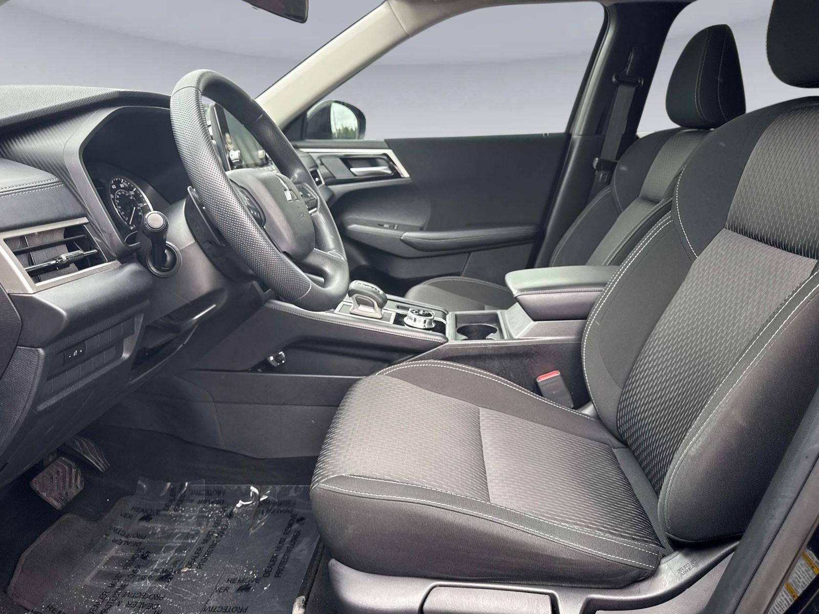 2024 Mitsubishi Outlander ES