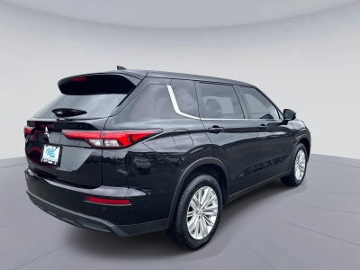 2024 Mitsubishi Outlander ES