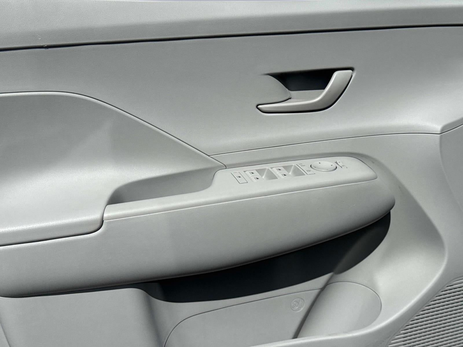 2025 Hyundai KONA SEL SEL