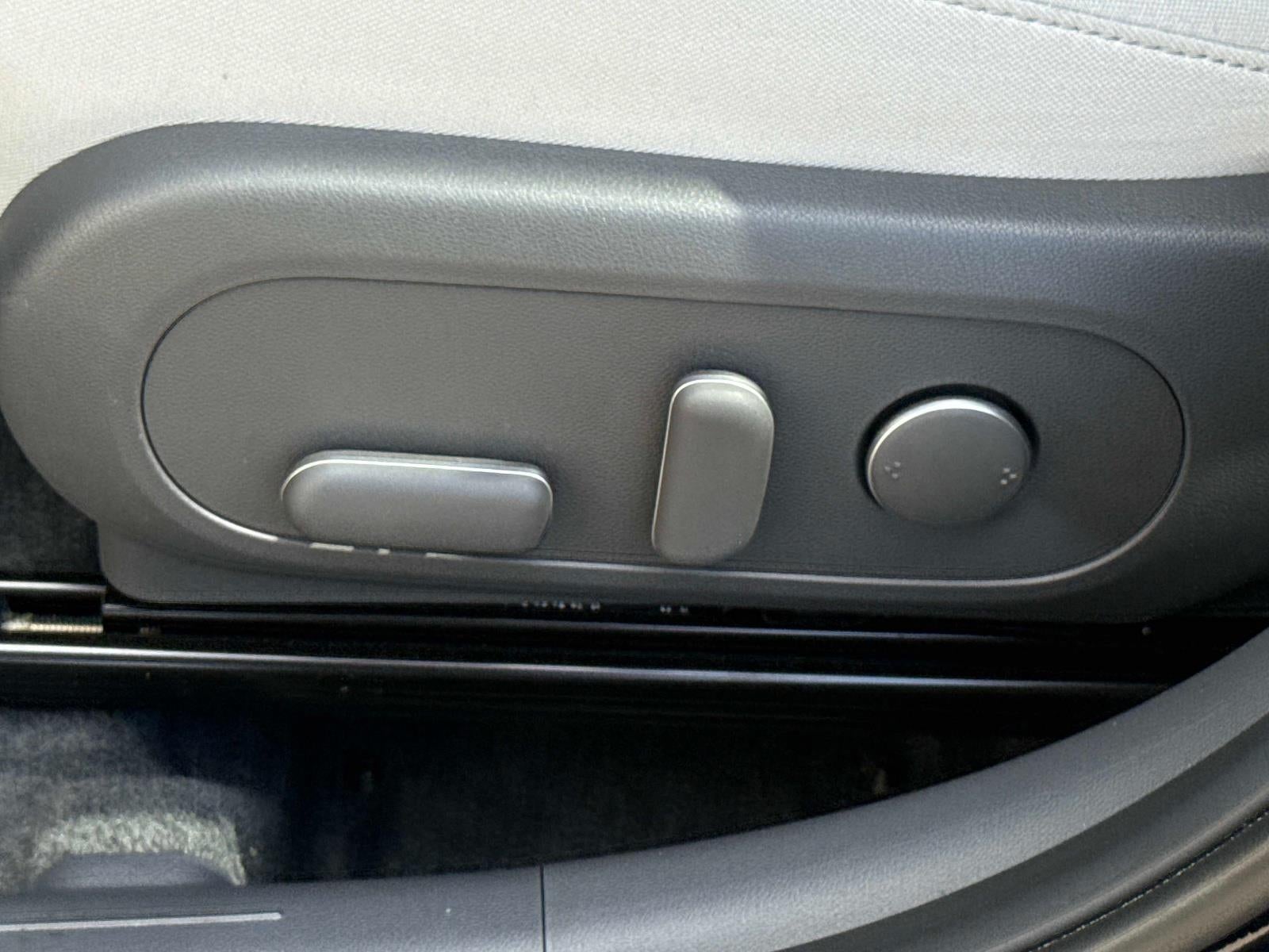 2025 Hyundai KONA SEL SEL